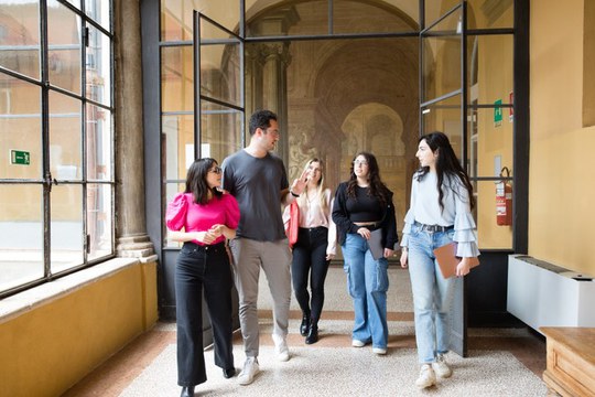 Avviso pubblico di selezione, per titoli e colloquio, per l'affidamento di nr. 7 incarichi di lavoro autonomo occasionale in attuazione del Piano Nazionale di Ripresa e Resilienza (PNRR), missione 4 "Istruzione e ricerca" - Componente 1 "Potenziamento dell'offerta dei servizi all'istruzione: dagli asili nido alle università" - Investimento 3.4 "Didattica e competenze universitarie avanzate" - Sub-Investimento 3 "Digital Education Hubs (DEH)" finanziato dall'Unione europea - Next Generation EU - DEH2023-0010 Digital Education Hub_Higher Education (CUP D43C230004530005), referente Prof. Antonino Rotolo, per le esigenze del Centro Alma Human AI